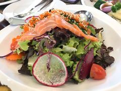 三文鱼沙拉-Chom Cafe and Restaurant