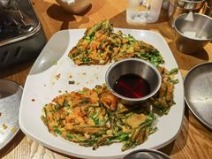 海鲜葱饼-富乐满韩国正宗炸鸡韩国料理(虹泉路店)