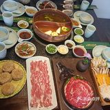 吃火锅就来跃华春，他们家的牛肉都经过精心挑选与切割