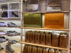 -爱革·洗衣改衣·洗鞋修鞋·洗包修包·奢侈品护理(宝地广场店)