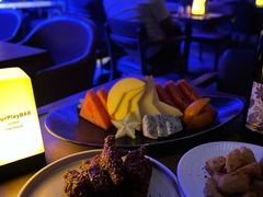 -FOUR PLAY BAR