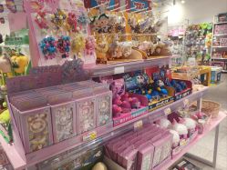 -嗨本可潮玩仓(大兴大悦春风里店)