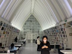 -钟书阁(松江泰晤士小镇店)