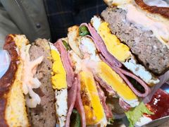 双蛋指椒牛肉汉堡-魏斯理汉堡(西安沣东吾悦店)