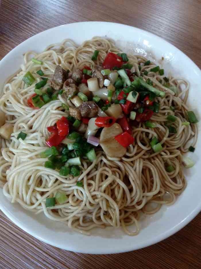 实际应该是四川面食汇,重庆小面,宜宾姜鸭面,资中老麻抄手,米线啥都有