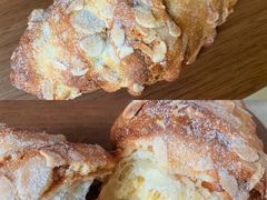 扁桃仁牛角包-多乐之日(五道口店)