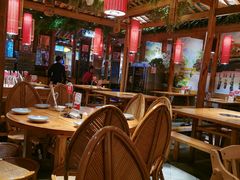 大堂-野山舂·贵州现舂酸汤火锅(鸿通城店)