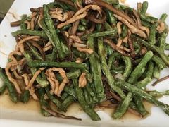 茶树菇烧豆角-洁神饭庄·海鲜·青岛菜·30年老字号(五四广场店)