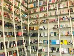 -钟书阁(松江泰晤士小镇店)