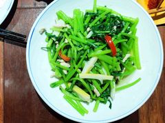 笋干肉丝炒香蒿-大牌大·传统杭帮菜(湖滨店)