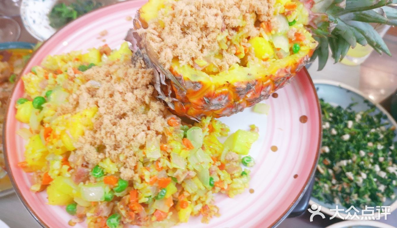 标准的苏州女孩啊！哈哈 菠萝炒饭，心血来潮呀