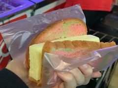 面包夹榴莲雪糕-詹爷爷乌节路街头冰淇淋