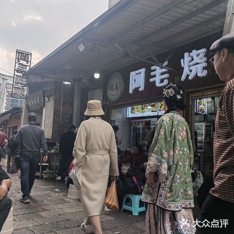 云南本地人推荐，建水烧烤不错…立即安排