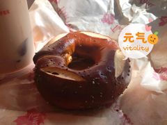 碱水红豆贝果-Tims天好咖啡·贝果(雁展路万象天地店)