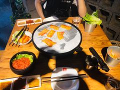 餐具摆设-么肆烤肉(汉街形象店)