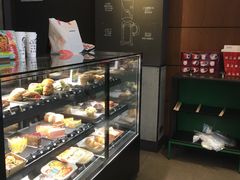 面包甜点陈列柜-星巴克(杭州西湖银泰1F店)