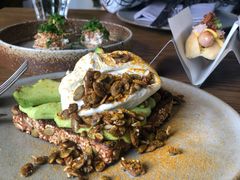 牛油果吐司-BOR Eatery(安福路店)