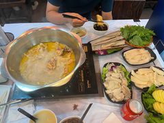 -鲜入围煮花胶鸡海鲜火锅
