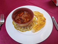经典罐焖牛肉配法棍面包-北京贵宾楼饭店 红墙咖啡厅