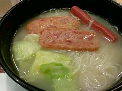 餐肉肠仔汤米粉-金装炖奶佬餐厅(美孚新村店)