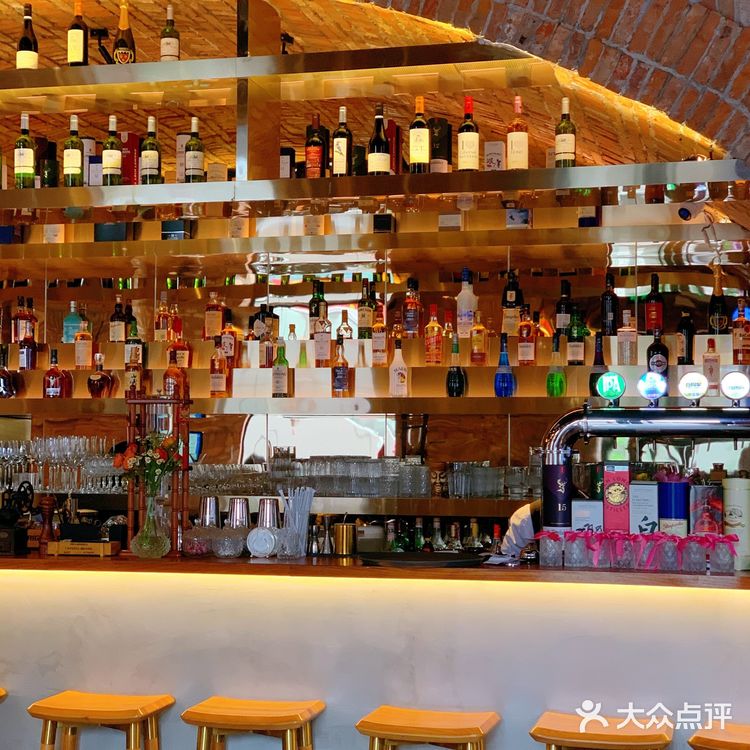 深圳首家氛围感超赞的中世纪古堡鲜花餐厅