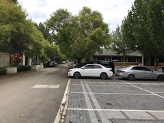 -七叶香山-地面停车场