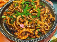 铁板鱿鱼五花肉-春花民族美食(佳木斯总店)
