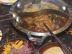 -憨孃孃·重庆老火锅(红山黑金店)
