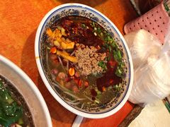 -爆炸头阿姨小四川正宗川味小吃(无任何分店)