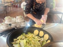 -粘豆包柴火铁锅炖