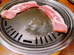厚切猪肉-·缸桶屋·韩式牛肋条自助烤肉(西湖D11店)