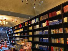 -钟书阁(松江泰晤士小镇店)