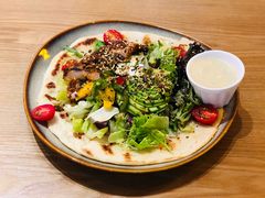 照烧鸡肉配牛油果拉法沙拉-HELLO 27 意面·沙拉·帕尼尼