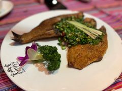 傣家香茅草烤鲈鱼-香巴拉云南餐厅(华莱坞店)
