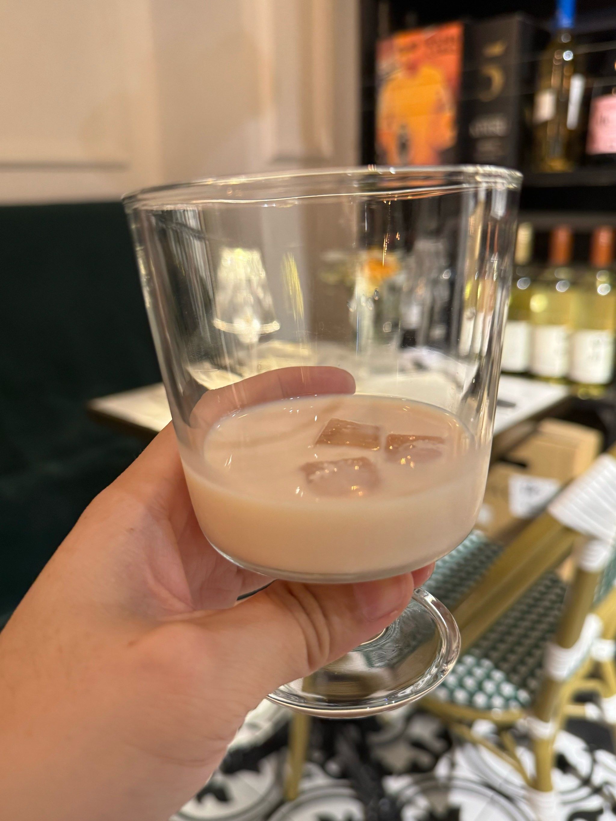 品一品草莓奶酒,吃一吃西式美食.