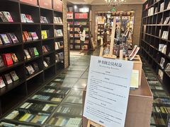 -钟书阁(松江泰晤士小镇店)