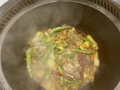 -雪乡人家东北菜·铁锅炖一切(高斯路店)