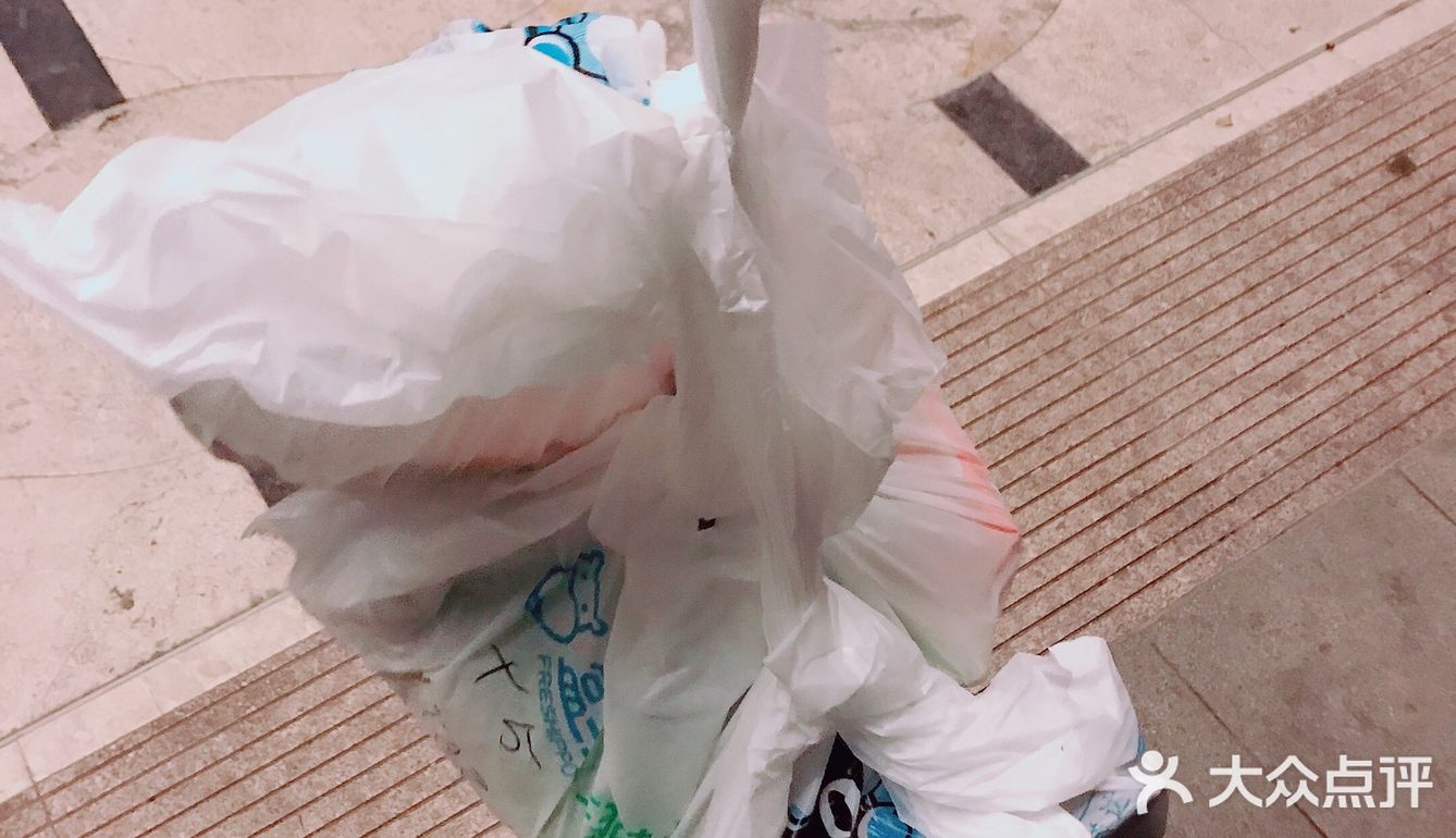 龙虾那么大一只100多也很便宜