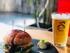 -HIGH FIVE哈福手工汉堡(桂林路店)