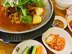 土豆排骨火锅（辣）-喇喇排骨火锅·传统韩式脊骨汤(望京西园总店)