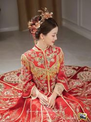 -觅白婚纱礼服馆