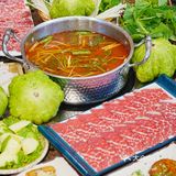 犇牛阁酸汤牛肉火锅，云贵美味一锅收！