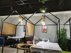 大堂-美膳居川菜馆油焖大虾烧烤(卓刀泉店)