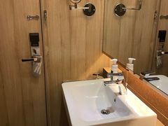 -西安大雁塔科技大学地铁站亚朵酒店