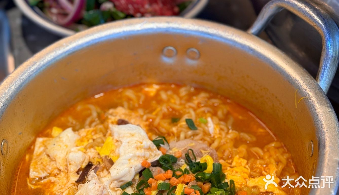 🔥 这家烤肉周五中午咋也这么多人