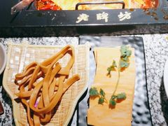 -老牌坊云南鱼豆花火锅(哈西万达店)