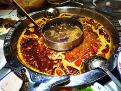 菌汤鸳鸯锅-贤合庄卤味火锅(安吉万达店)