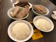 焖凤爪与腐竹-松發肉骨茶(先得坊店)