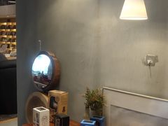 -新华里咖啡书吧(新华书店小寨店)