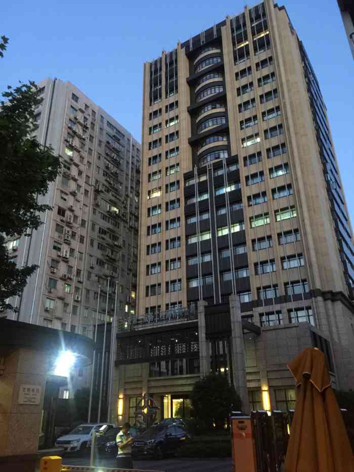 三航大厦-"三航大厦位于上海市徐汇斜土路,靠近徐家汇.